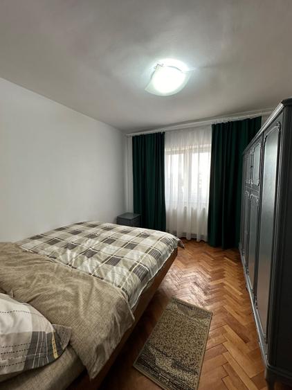 Apartament cu 3 camere decomandat în Exterior Vest