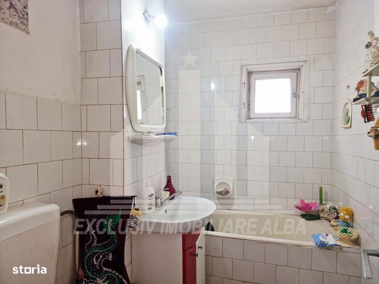 Apartament cu 3 camere semidecomandat în Cetate