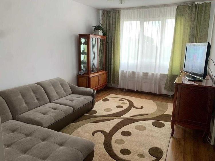 Apartament cu 3 camere decomandat în Sârbi