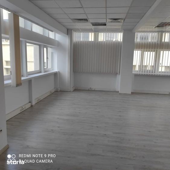 Spațiu comercial, de 100 mp, în Podu Roș