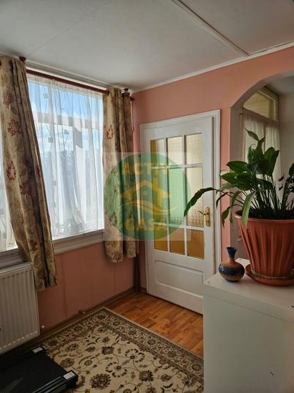 Casă cu 7 camere cu Teren 210 Mp în Central