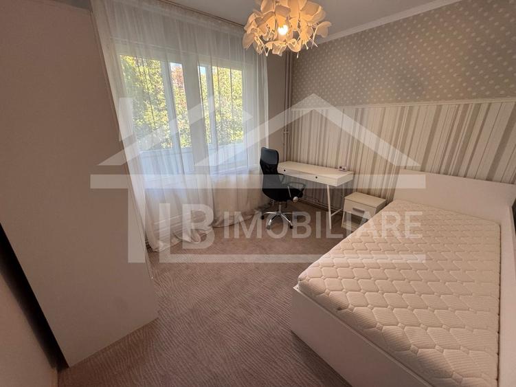 Apartament cu 3 camere decomandat în Cornișa