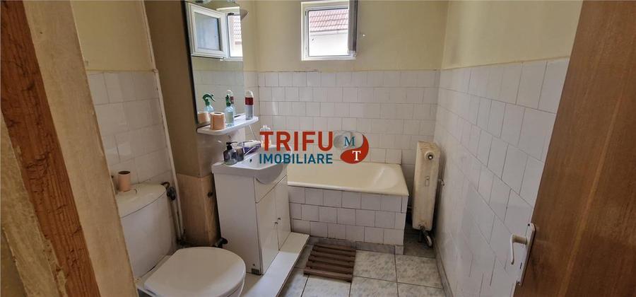 Apartament cu 4 camere decomandat în Cetate