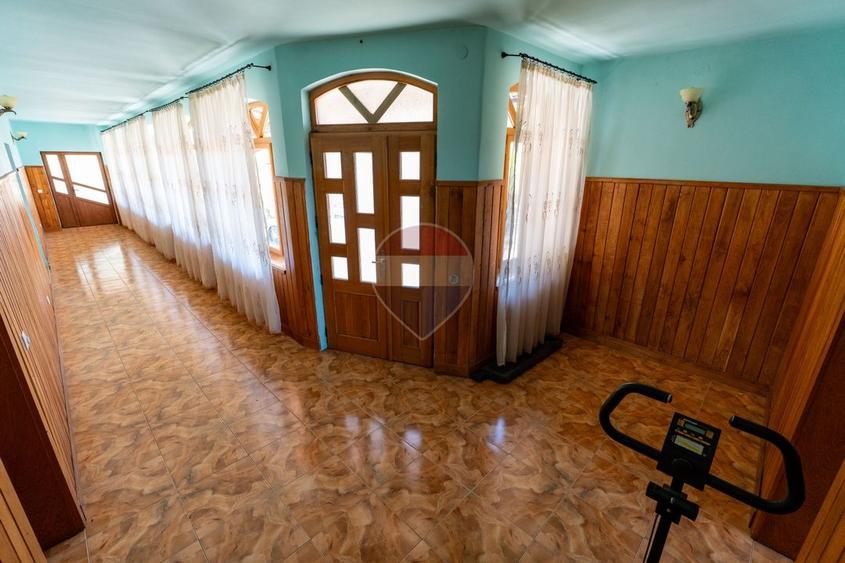 Casă individuală cu 3 camere cu Teren 3166 Mp în Burjuc