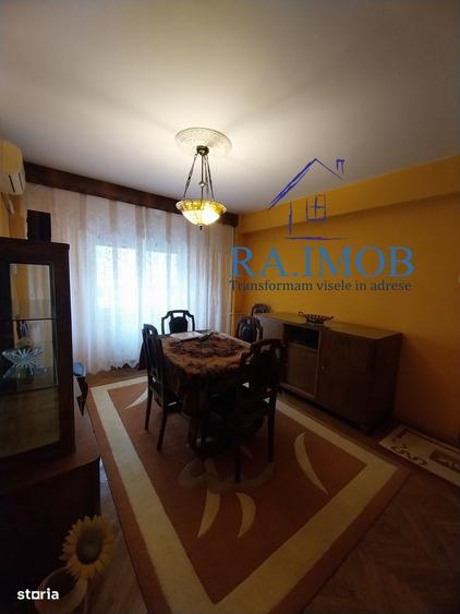 Apartament cu 3 camere semidecomandat în Ultracentral