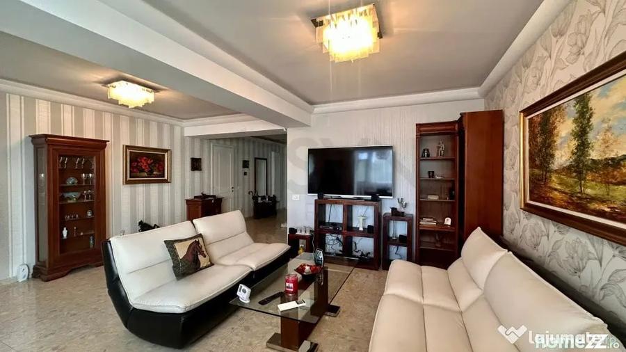 Apartament cu 7 camere decomandat în Bucureștii Noi