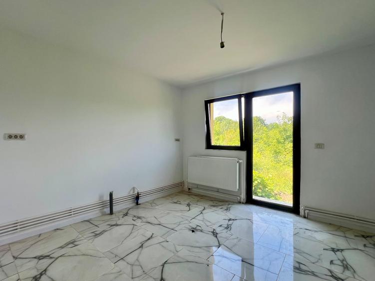 Casă cu 4 camere decomandat cu Teren 550 Mp în Voinești