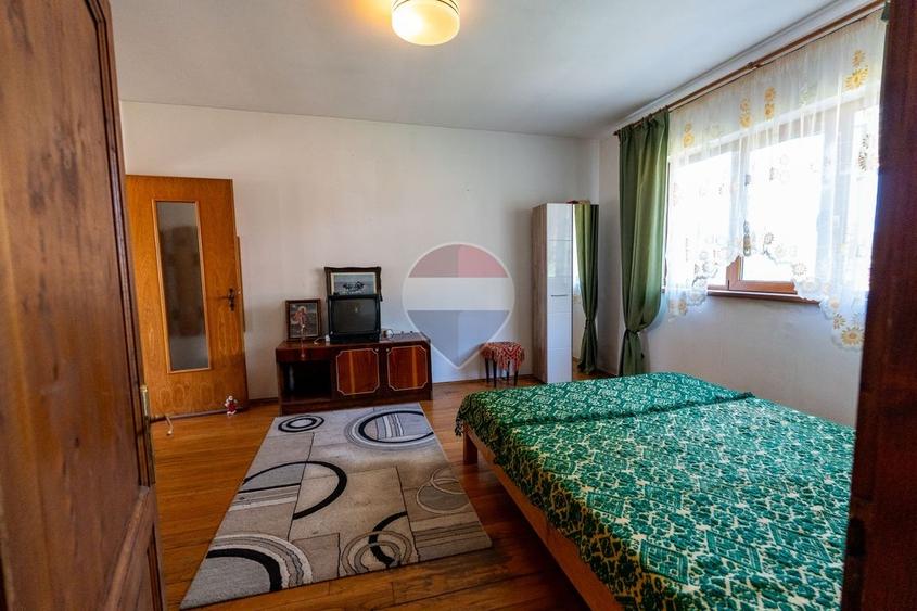 Casă individuală cu 3 camere cu Teren 3166 Mp în Burjuc
