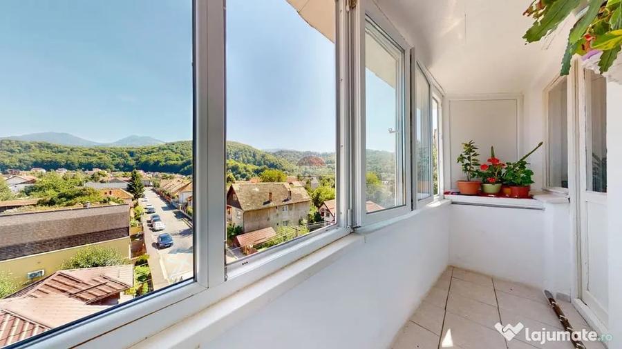 Apartament cu 2 camere decomandat în Noua