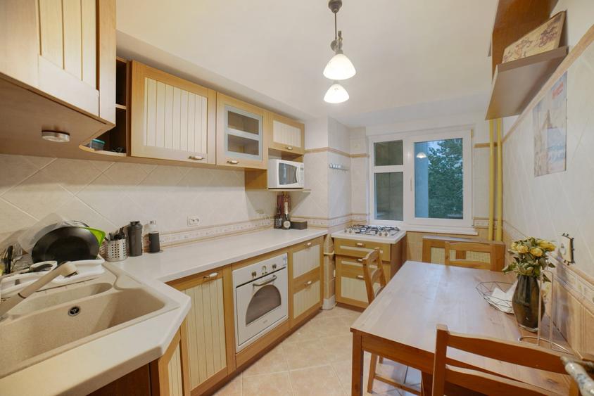 Apartament cu 4 camere decomandat, mobilat în Iancului