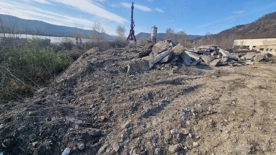 Teren de 4200 mp, în Gura Văii