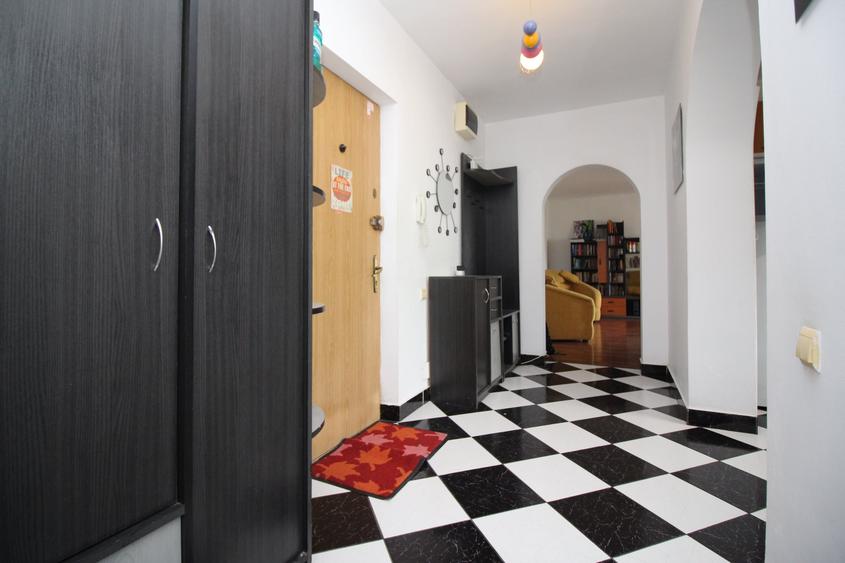 Apartament cu 2 camere decomandat în Eroii Revoluției