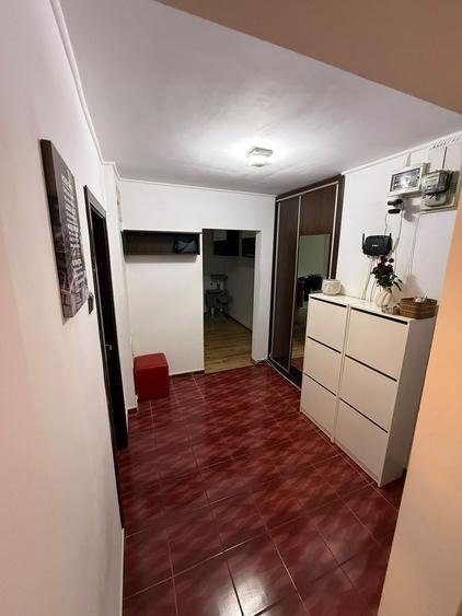 Apartament cu 3 camere semidecomandat în 1 Decembrie 1918