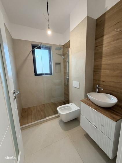 Casă cu 4 camere cu Teren 400 Mp în Domnești