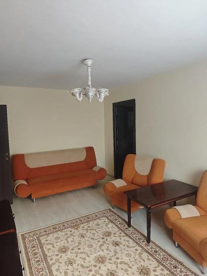 Apartament cu 3 camere semidecomandat în Viziru 1