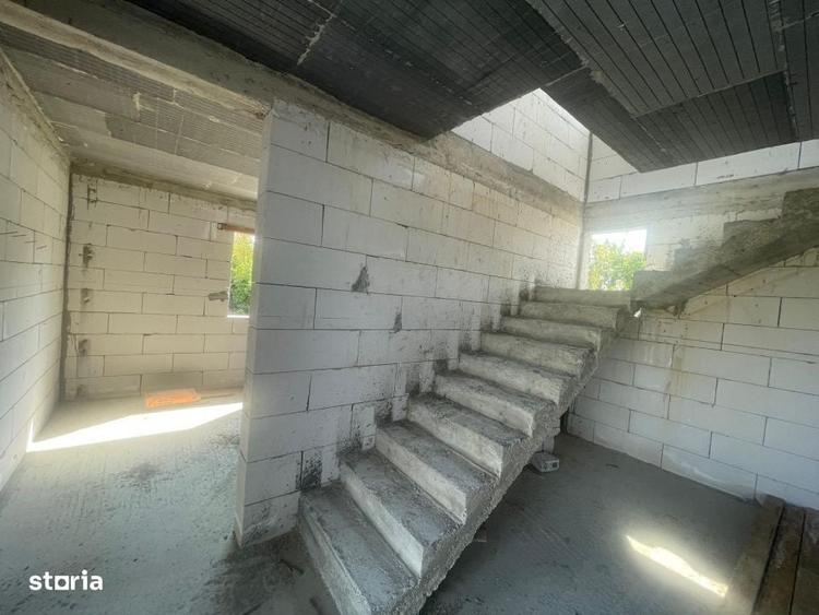 Casă cu 4 camere în Ungureni