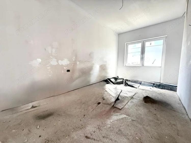 Casă cu 5 camere cu Teren 360 Mp în Urseni