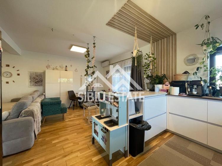Duplex cu 5 camere cu Canalizare în Cristian