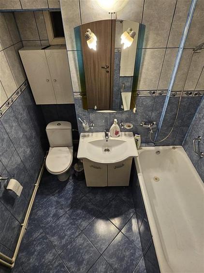 Apartament cu 3 camere decomandat în Călărași