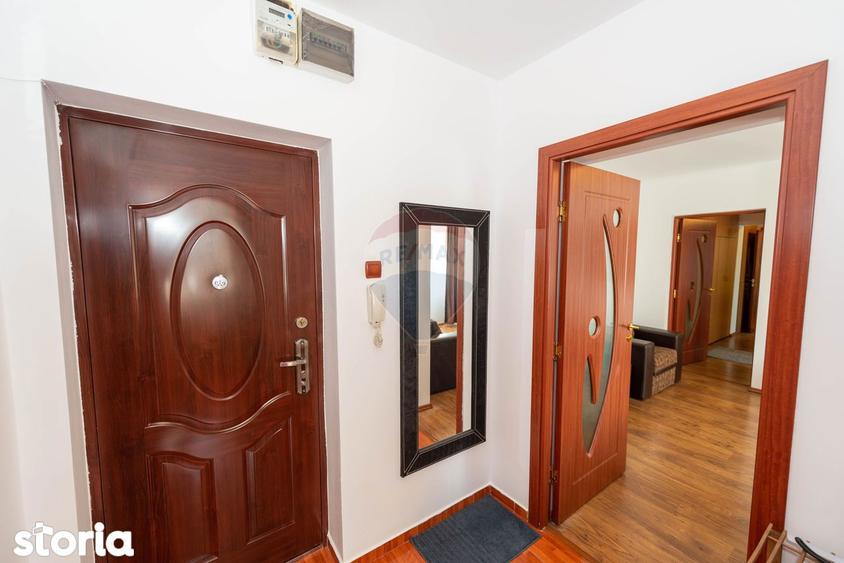 Apartament cu 3 camere semidecomandat, mobilat în Titan
