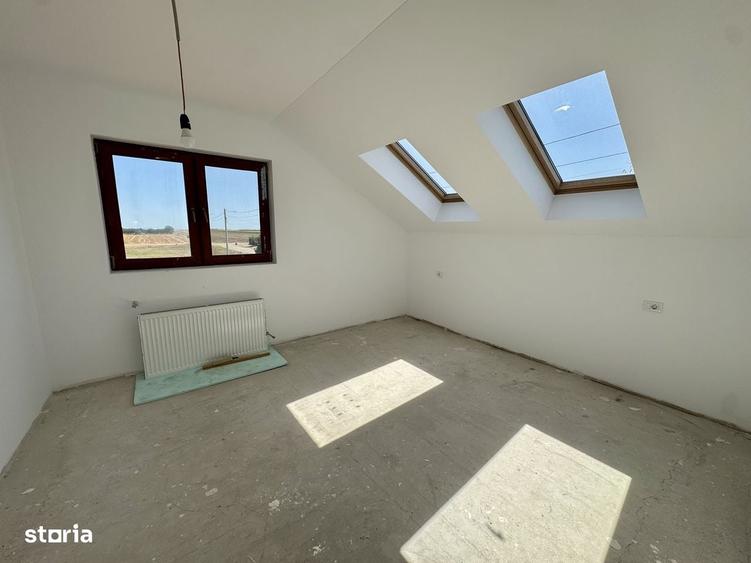 Casă cu 4 camere cu Teren 500 Mp în Central