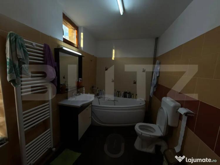 Casă cu 7 camere cu Teren 776 Mp în Păulești