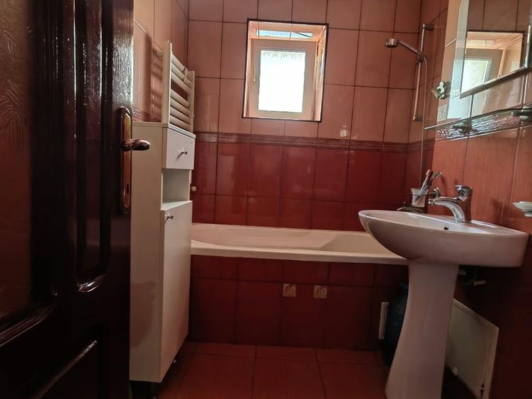 Apartament cu 3 camere decomandat, mobilat în Central