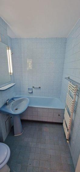 Apartament cu 4 camere decomandat, mobilat în Calea București