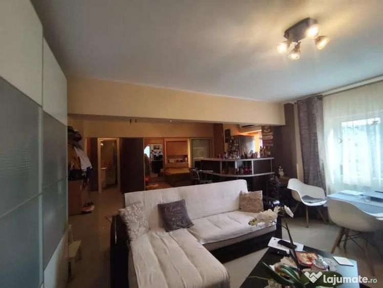 Apartament cu 2 camere decomandat în Central