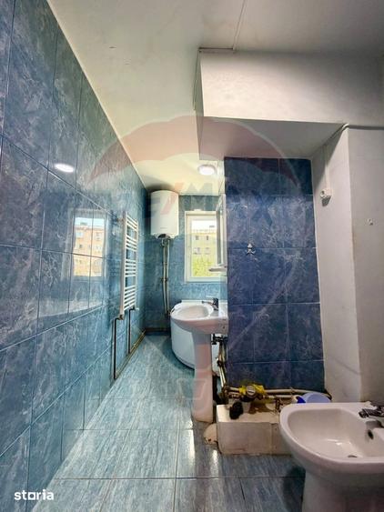 Apartament cu 3 camere semidecomandat în Central