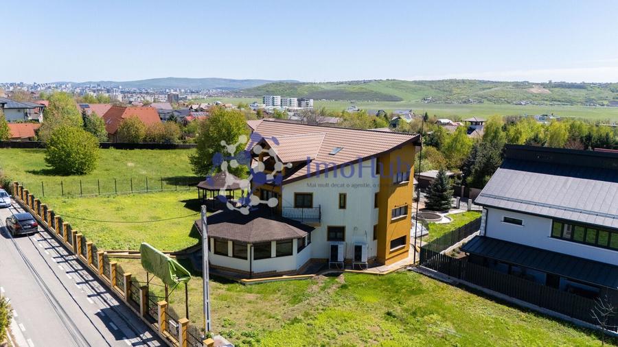 Casă cu 10 camere cu Canalizare în Valea Lupului