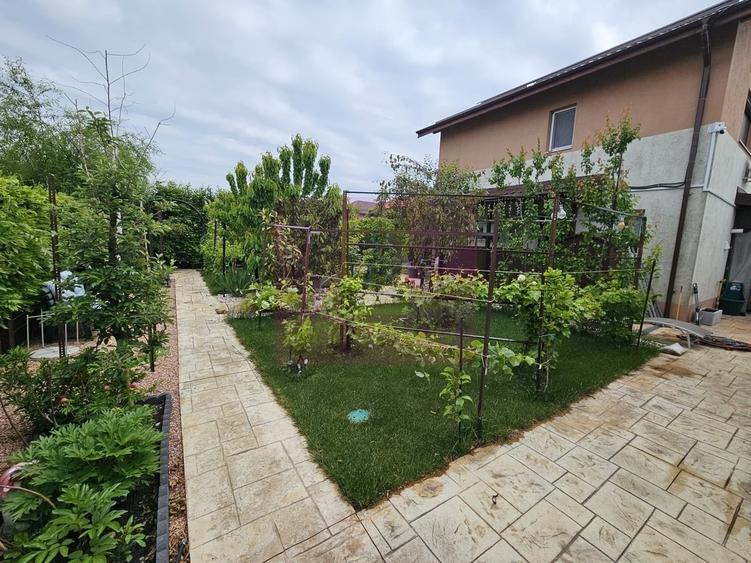 Casă cu 4 camere cu Teren 375 Mp în Central