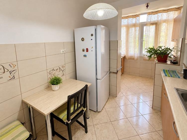 Apartament cu 3 camere decomandat în Iancului