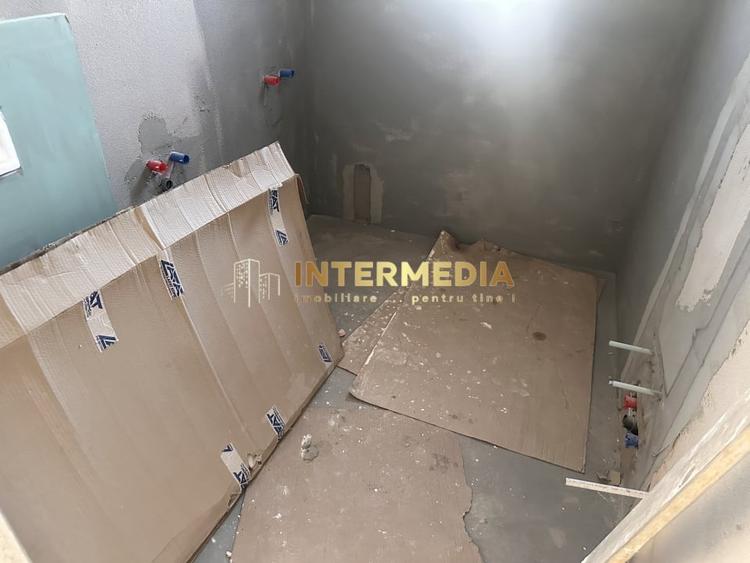 Casă individuală cu 4 camere cu Canalizare în Cetate