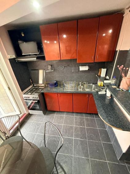 Apartament cu 3 camere decomandat, mobilat în Torontalului