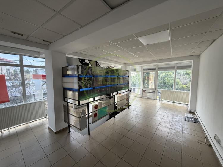 Spațiu comercial, de 307.85000610352 mp, în 1 Mai