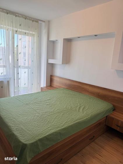 Apartament cu 4 camere decomandat în Pandurilor