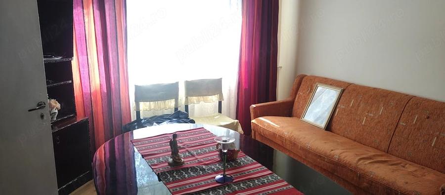 Apartament cu 3 camere semidecomandat, mobilat în Central