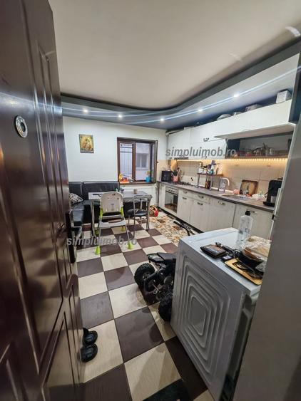 Apartament cu 3 camere decomandat, mobilat în Brâncoveanu
