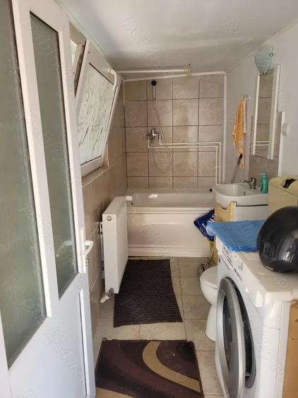 Casă cu 4 camere cu Teren 280 Mp în Piața Nouă