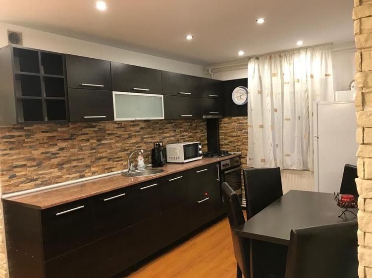 Apartament cu 3 camere decomandat în Răcădău