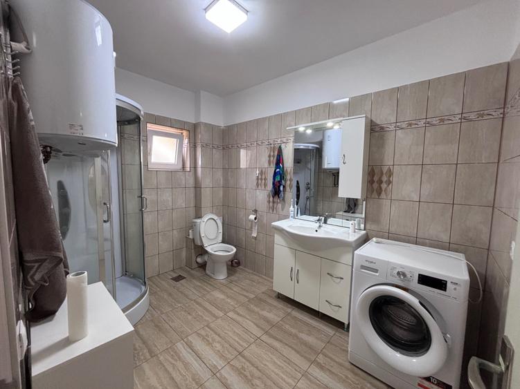 Apartament cu 3 camere decomandat în Exterior Vest