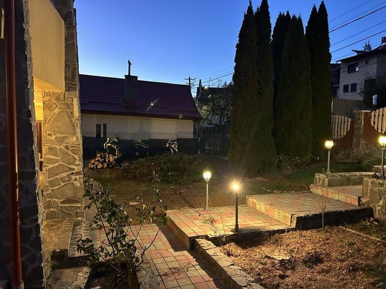 Casă cu 4 camere cu Teren 200 Mp în Central