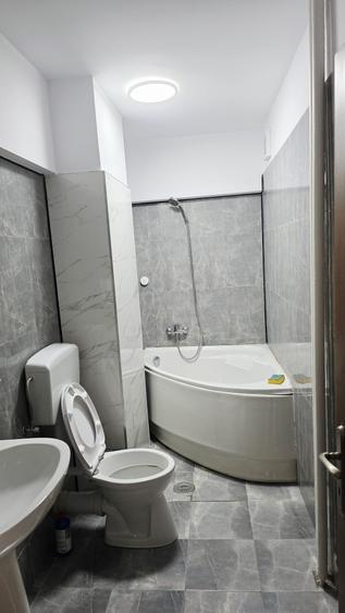 Apartament cu 2 camere decomandat în Romană