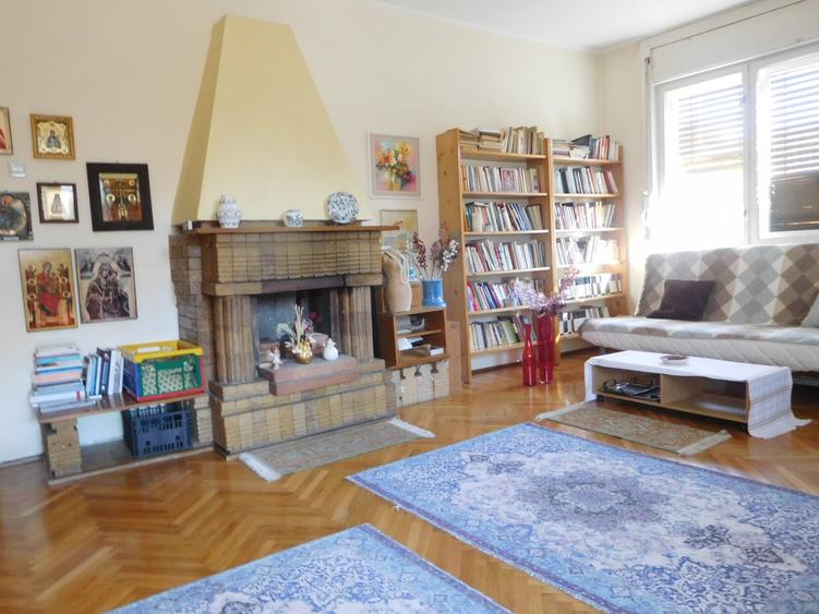 Apartament cu 5 camere decomandat în Central