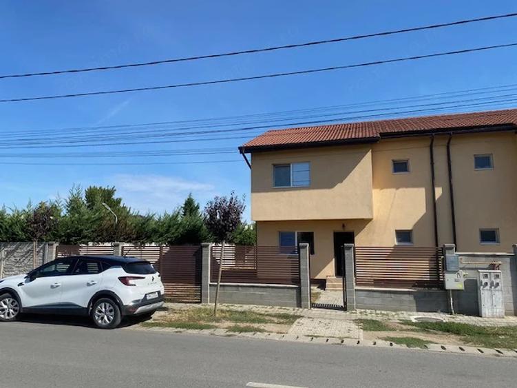 Casă cu 4 camere cu Teren 300 Mp în Dumbrăvița