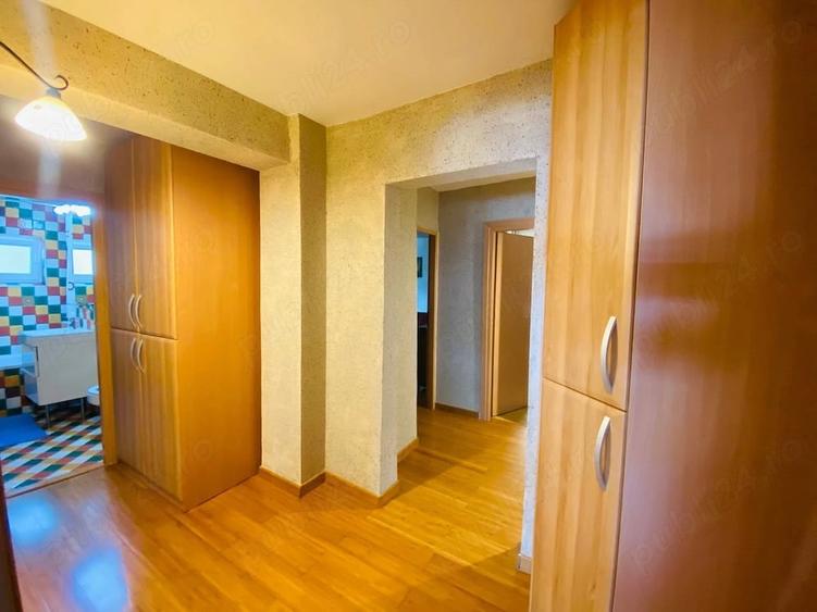 Apartament cu 3 camere decomandat în 9 Mai
