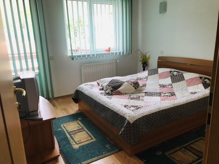 Casă individuală cu 8 camere cu Teren 260 Mp în Ultracentral