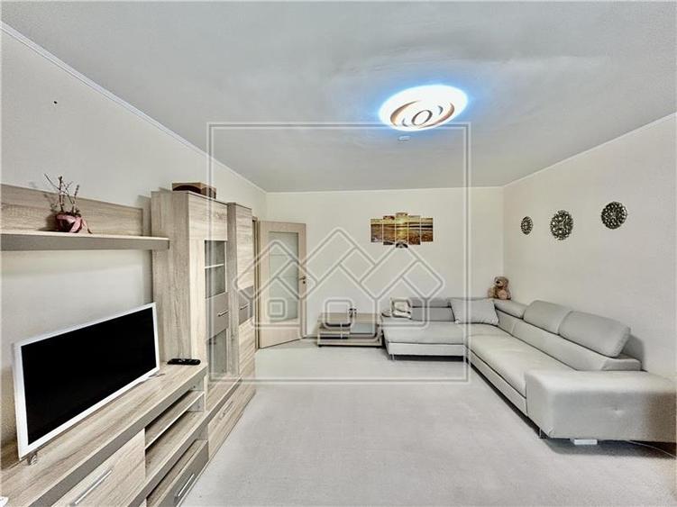Apartament cu 3 camere decomandat în Terezian
