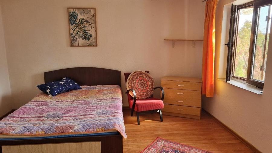 Casă cu 3 camere cu Teren 2000 Mp în Central